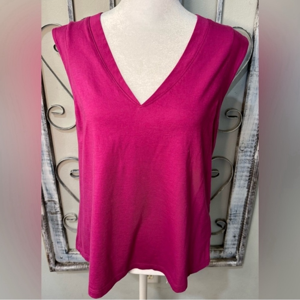 Banana Republic Fuchsia Sleeveless V-Neck Top #1625